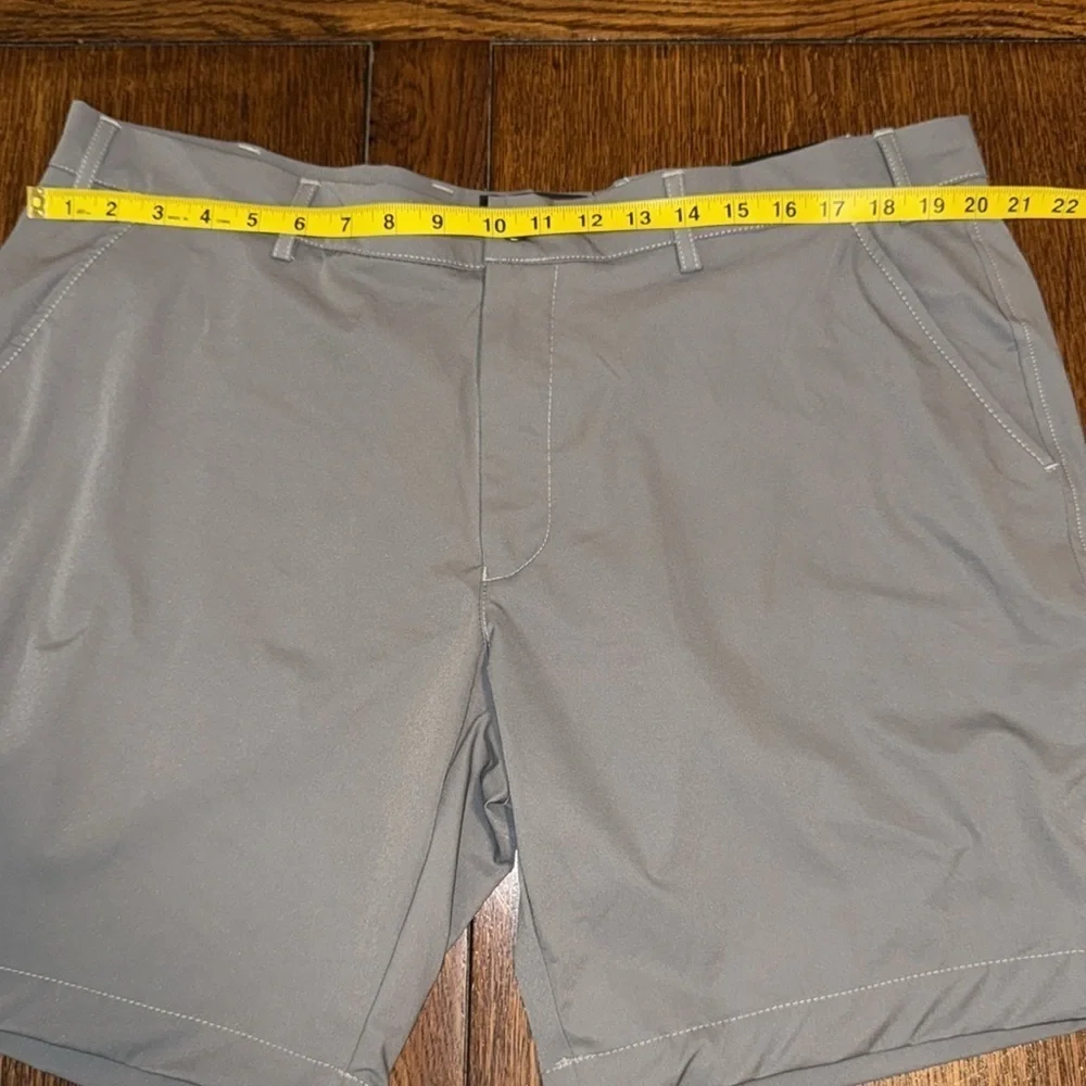 Bloomingdale’s Men's Store Gray Flat Front Nylon Shorts